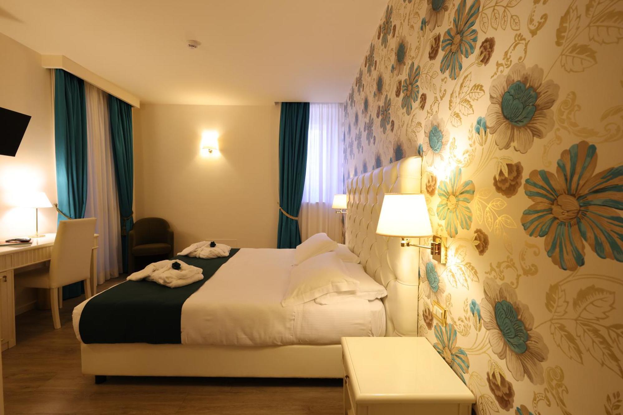 Hotel Palazzo Bello - Nuova Gestione Recanati Bagian luar foto