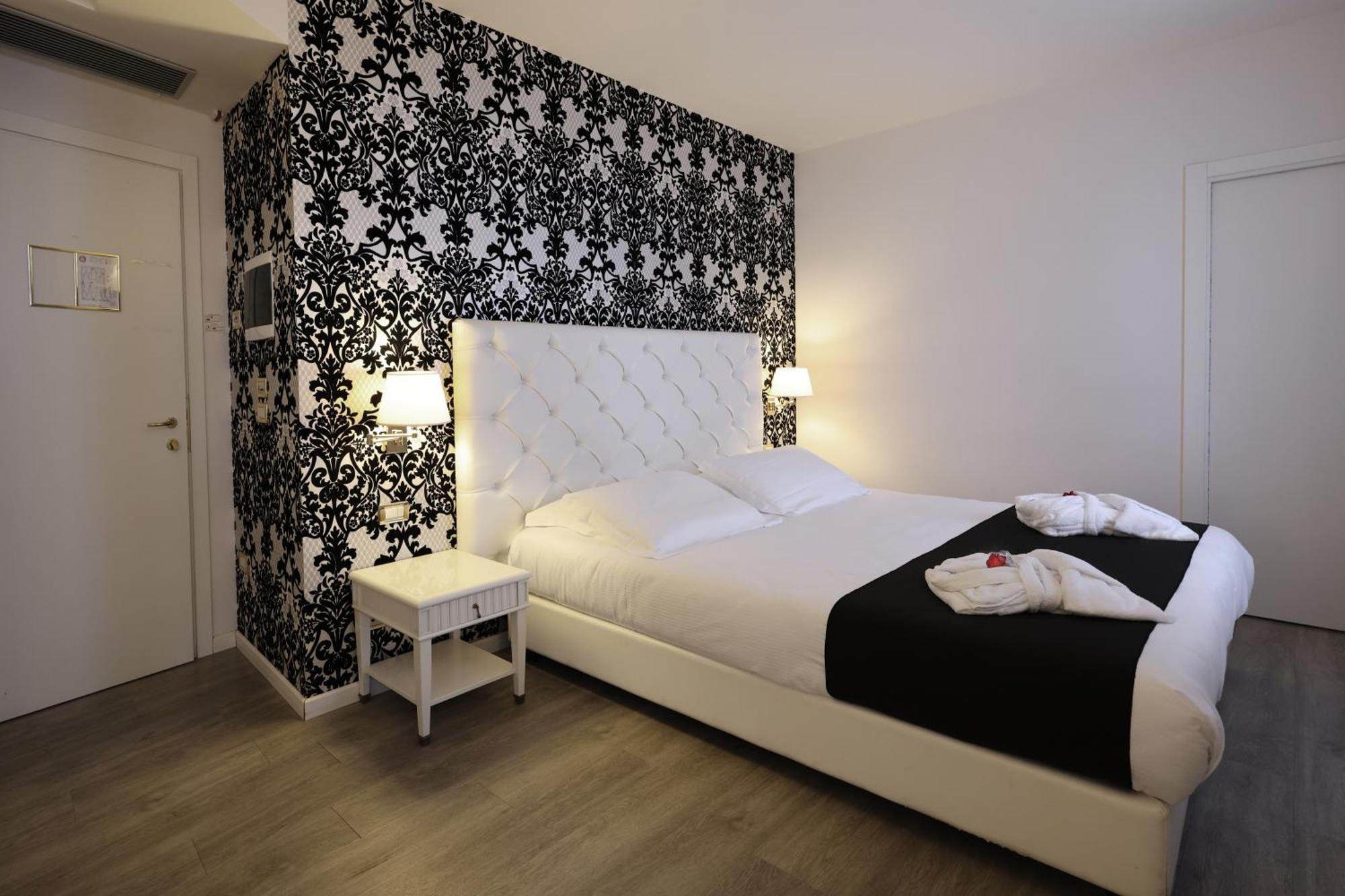 Hotel Palazzo Bello - Nuova Gestione Recanati Bagian luar foto