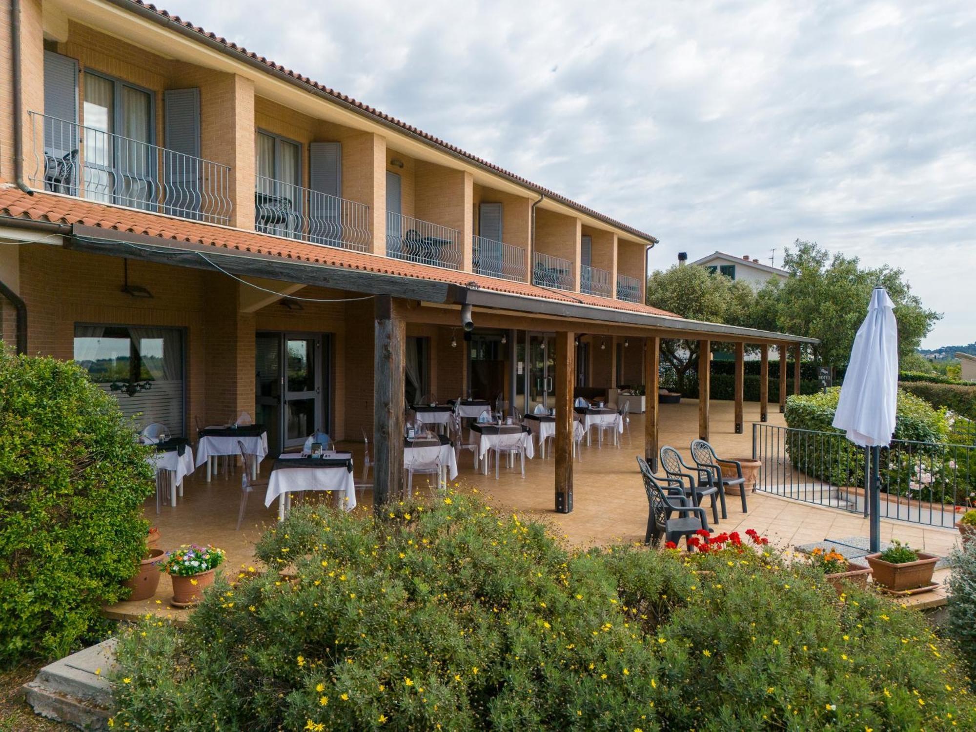 Hotel Palazzo Bello - Nuova Gestione Recanati Bagian luar foto