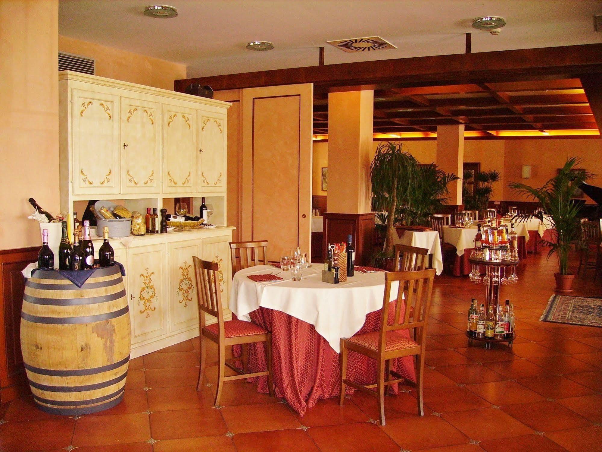Hotel Palazzo Bello - Nuova Gestione Recanati Bagian luar foto